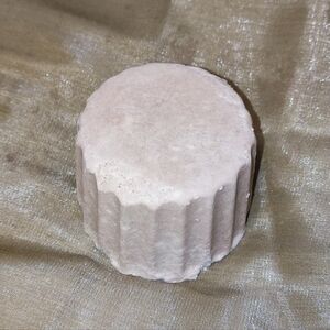 Lush floating island bath oil